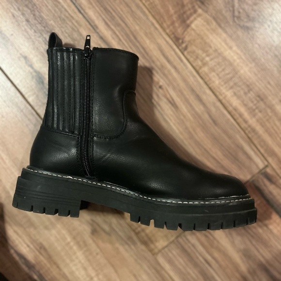 🖤Black Ankle Boots with White Stitching - Picture 3 of 8